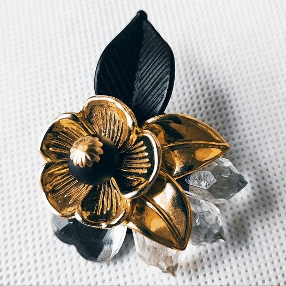Shiny Gold Tone Brooch Matte Black Leaf Clear Lucite Faceted Accents Vintage - Picture 1 of 10